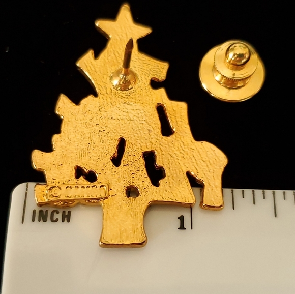 CAMCO Xmas Tree Joy Love Peace Holiday Pin Button - Picture 3 of 8